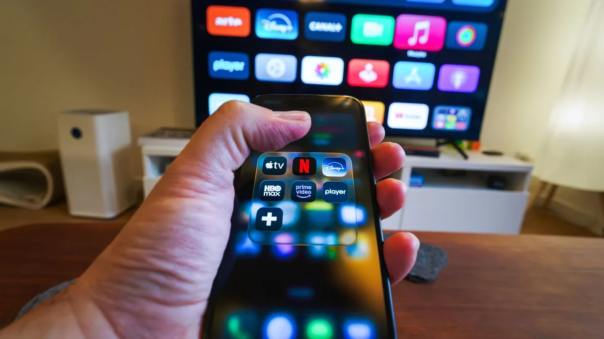 Roku vs Fire TV Stick para IPTV: cuál conviene según tu caso